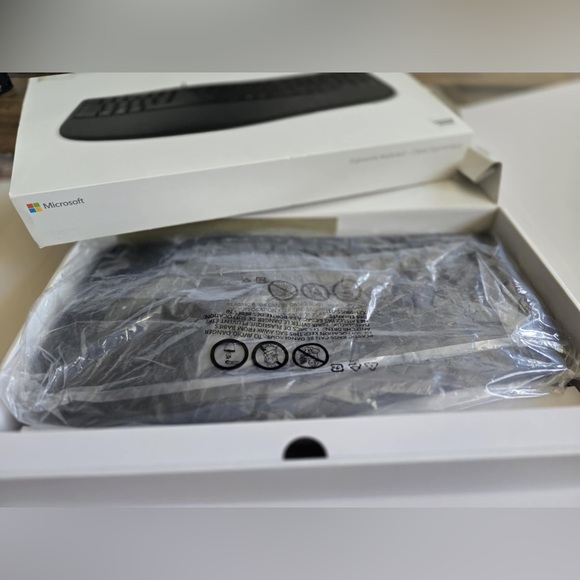 Microsoft Ergonomic Keyboard Model 1878 NEW Wired LXM-00001 - Picture 5 of 5